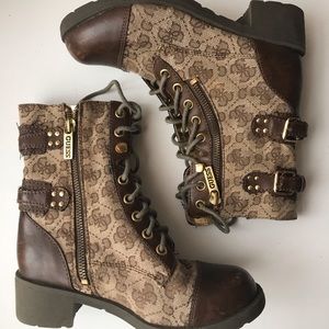 Kids Guess Boots